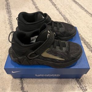 Nike Giannis Immortality Basketball Sneakers